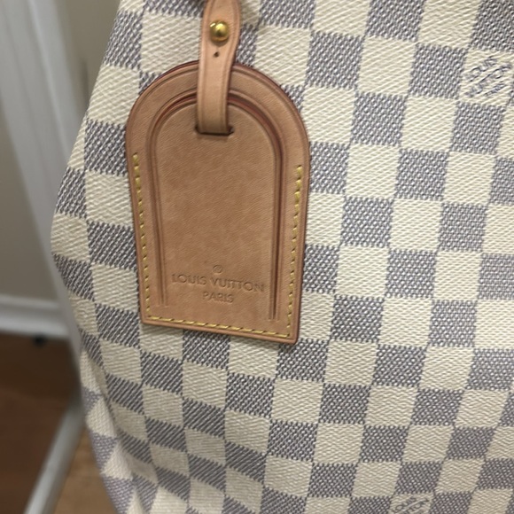2️⃣8️⃣0️⃣0️⃣ gently used authentic Louis Vuitton bag - Picture 3 of 10